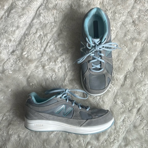New Balance 877 gray and light blue women’s walking sneaker size 8.5‎ - Picture 1 of 4